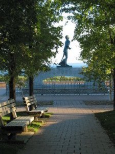 A scenic overlook on the eastern outskirts of Thunder Bay is dedicated to Canadian icon Terry Fox, who was forced by the onset of cancer to end his courageous cross-Canada run a few miles from here in 1980. 