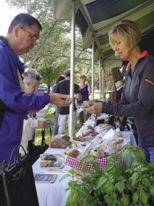 New Song Farms’ Monica Highmark providing change to a customer. | KELSEY ROSETH